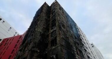 Godina totalisht e shkrumbuar/ Zjarr në pallatin 12-katësh në Tiranë, dhjetëra apartamente të prekura! Shkaqet ende të panjohura (VIDEO)