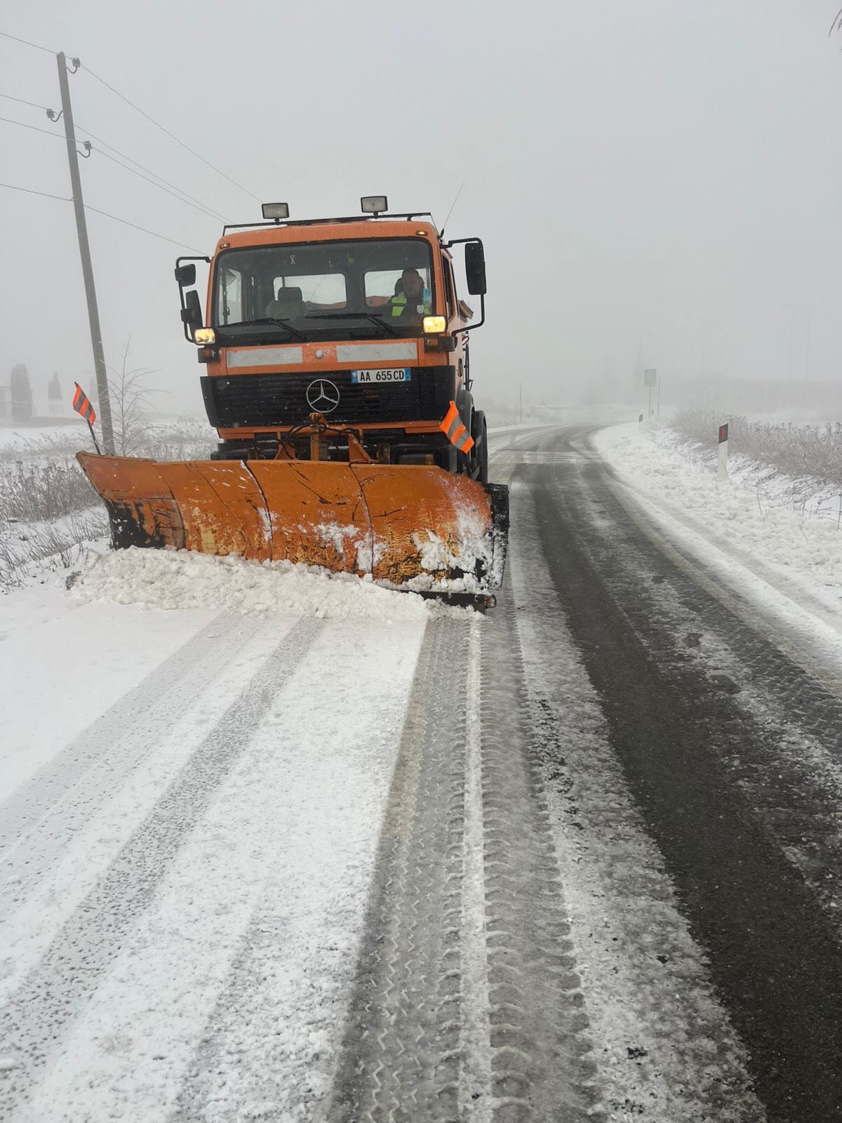 Reshje shiu dhe dëbore në vend  ARRSH apel shoferëve  Pajisuni me goma dimërore e zinxhir