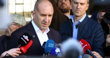 Ish-presidenti Radev triumfon në zgjedhjet në Bullgari