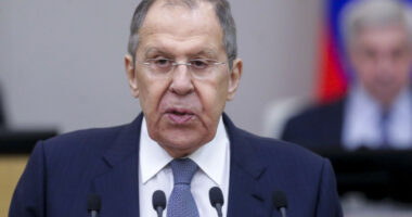 Rusia shprehet e gatshme të marrë uraniumin e pasuruar të Iranit