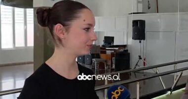 Hapat e parë në balet/ Flet Ana Tahiri, 15-vjeçarja që shkëlqen si balerinë kryesore në shfaqje