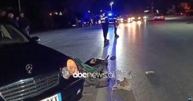 VIDEO/ Aksident në Fier, moloçikleta përplaset me “Benz-in”, 65-vjeçari plagose rëndë