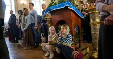 Armëpushimi për Pashkët/ Rusi-Ukrainë ndalin luftimet të shtunën dhe të dielën