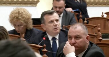 Diskutimi i çështjeve jashtë rendit të ditës/ Balla: Të rikthehen në fillim të seancës, siç ishin në vitin 2011