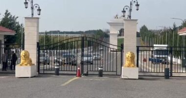 Kampi i muxhahedinëve në Manzë/ Situatë e qetë pas paralajmërimit të Ambasadës së SHBA