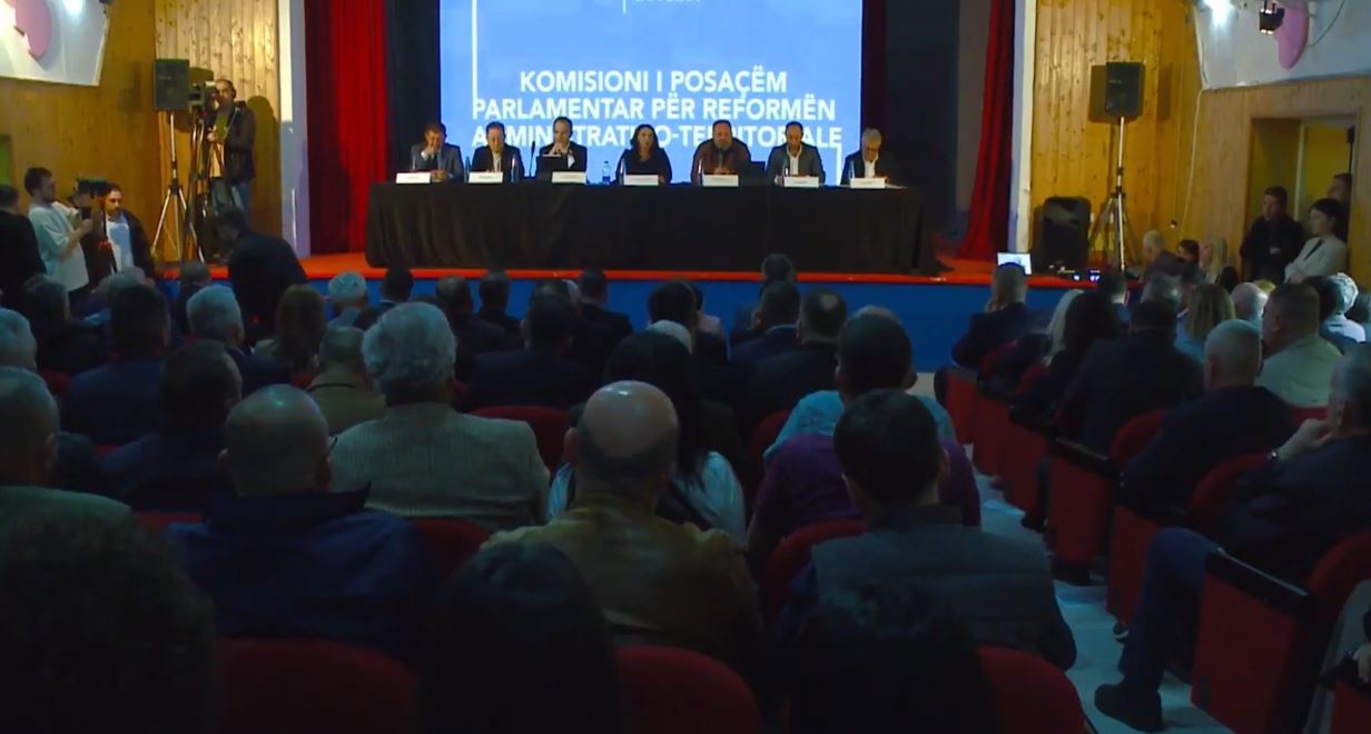 Të ndarë në Tiranë  bashkë në Lezhë  PD  Të rishikojmë qarkun  PS  Të mos flasim për hall elektoral