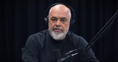 “Paketën e Maleve”/ Rama apel qytetarëve: Hapni derën e shtëpisë së vjetër të gjyshit, investoni!