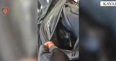Me armë në brez, arrestohet i riu në Kavajë