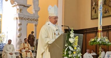 Pashka, mesazhe shprese/ Besimtarët në të gjithë vendin luten për më shumë mbarësi