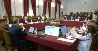 “Territorialja”, debat për bashkitë/ Ministri Demo në Komision: Bashkitë e mëdha, performancë të mirë
