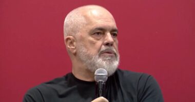 Rama: Integrimi? Prisni majin…/ “Punët për Shqipërinë”, kreu i PS takim në Durrës