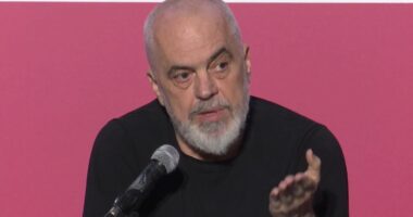 “Nxorëm qytetin nga errësira”, Rama: Berati, “dallëndyshja” që lajmëron pranverën e rikthimit të shqiptarëve në vendin e tyre