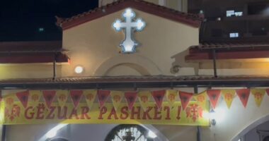 Vlorë, besimtarët ortodoksë kremtojnë Pashkën