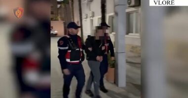 Vlorë, kanosën një 35-vjeçar/ Tentuan ta nxirrini me forcë nga mjeti i tij duke e dhunuar, tre në pranga