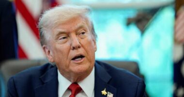 Trump i zgjat afatin Iranit për hapjen e Ngushticës së Hormuzit