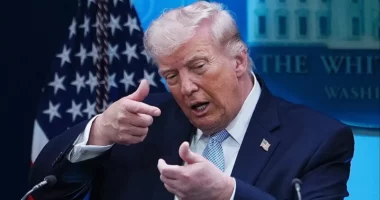 Trump paralajmëron se anijet iraniane do të “eliminohen” nëse shkelin bllokadën në Hormuz