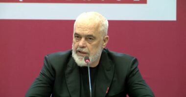 “Angazhim maksimal për legalizimet”/ Rama: Mbështetje për pushtetin vendor, një flotë e re automjetesh për pastrimin