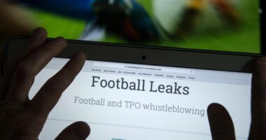 Hakerat sulmojnë “Botën e futbollit”, publikohen 150 mijë dokumenta, mes personazheve edhe presidenti i FIFA