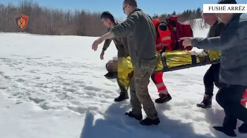 Ishte bllokuar nga bora  Transportohet me helikopter në spital 50 vjeçari  Kishte shkuar për të rregulluar një defekt  Video 