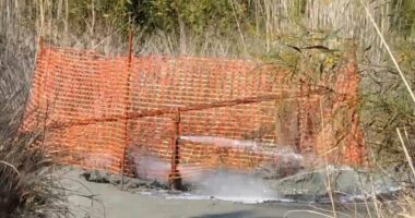 Vlorë/ Prani gazi në zonën e hidrovorit në Akërni, vendoset tabela paralajmëruese