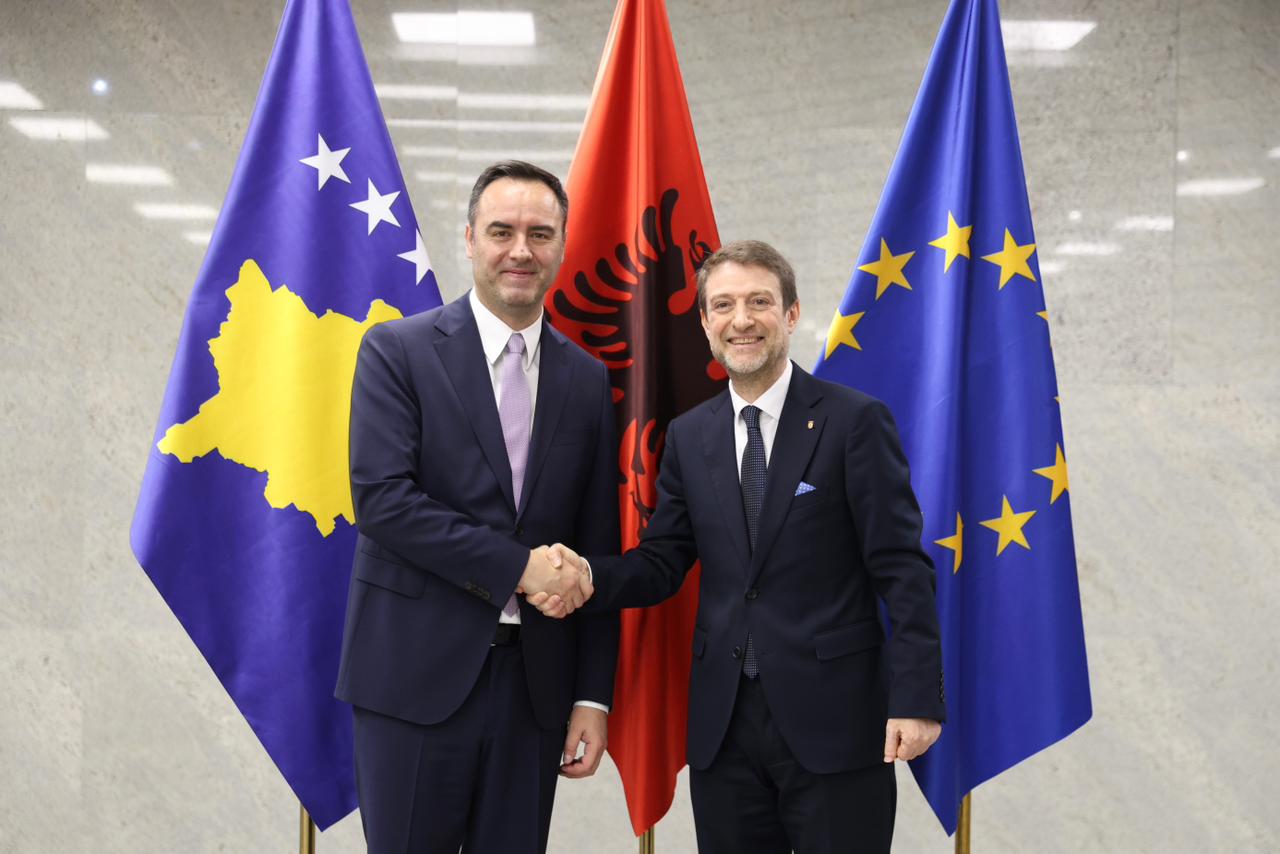 Hoxha pret Konjufcën  Koordinim të ngushtë Shqipëri Kosovë në çdo çështje të interesit kombëtar