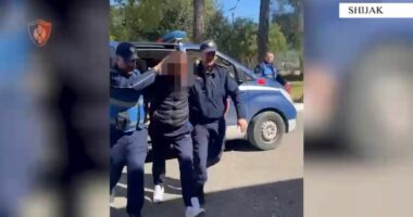 Arsenal armësh në banesë/ Arrestohet 59-vjeçari në Shijak, seskuestrohet edhe kokainë