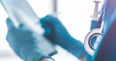 “The Guardian”: Çdo 80 sekonda, një person në Britani diagnostikohet me kancer