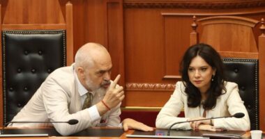 Rama – Elisës: O rri, o ik!