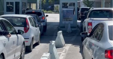 Emigrantët kthehen për Pashë/ Kakavijë, mbi 10 mijë vizitorë kaluan kufirin gjatë 24 orëve