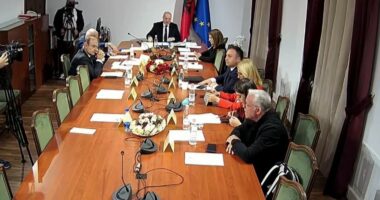 Integrimi, ambasador i ri në Bruksel/ Të ndarë për anëtarësimin në BE, por PS e PD mbështesin pasuesin e Ferit Hoxhës