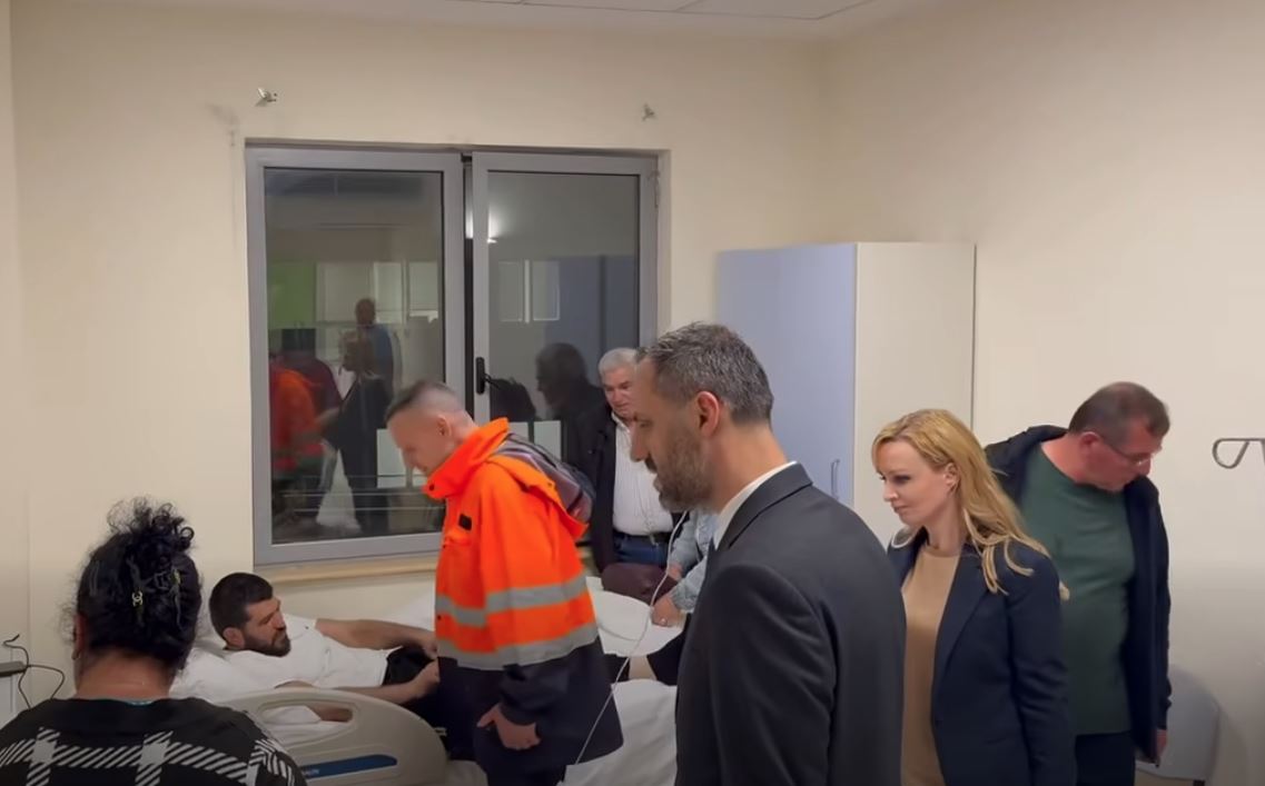 Zjarri tek  Farmacia 10   Lamallari nga QSUT  Të lënduarit jashtë rrezikut për jetën  vijon puna për vënien në kontroll të plotë të zjarrit