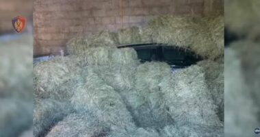 VIDEO/ E mbuluar me bar, si autorët e atentatit ndaj çiftit Mujeci kishin fshehur makinën e braktisur