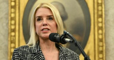 Trump shkarkon Prokuroren e Përgjithshme Pam Bondi