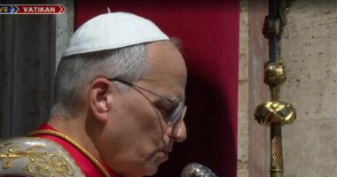 Kremtohet Pashka katolike/ Vatikan, Papa mban meshën Urbi et Orbi