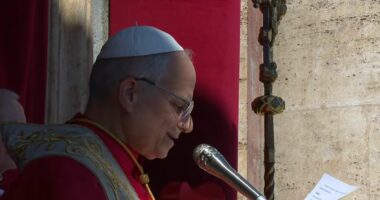 Kremtohet Pashka katolike/ Vatikan, Papa mban meshën Urbi et Orbi