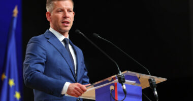 Magyar: Rishikim lejeve të punës/ Kryeministri hungarez: Do anulohen për personat që nuk janë shtetas të BE