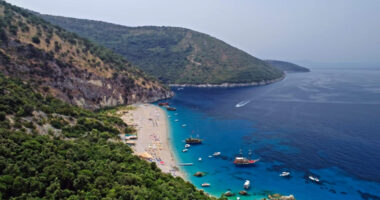 Shqipëria destinacion për pranverën/ Mirror: Mundësi për ecje në natyrë dhe eksplorim plazhesh