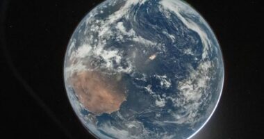 “Artemis II”, pasdite mbërrin në Hënë/ Misioni kalon në anën e errët të satelitit, ndërpritet komunikimi me Tokën