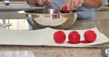 Vezët e kuqe të Pashkët/ Riti i festës së ortodoksëve, simbol i gjakut të Krishtit