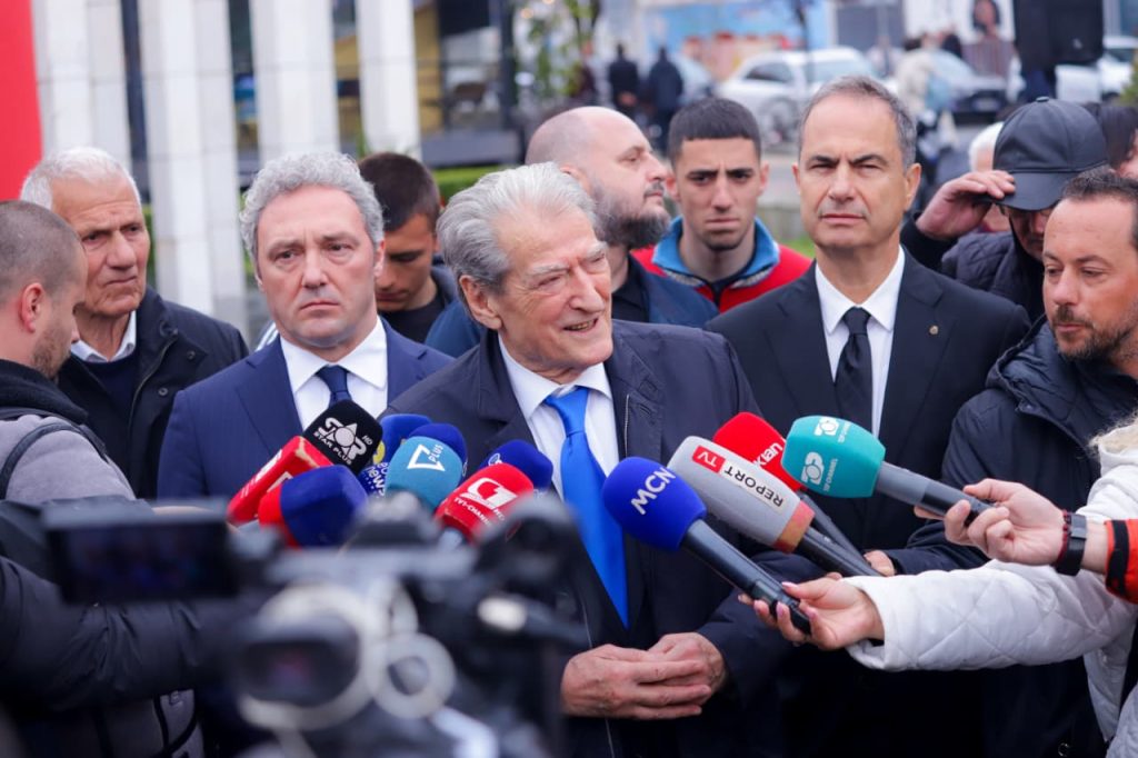  Engjëj dhe djaj  në 2 prill  Berisha në Shkodër  flet për Dëshmorët dhe tradhtarët