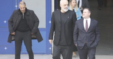 Nga takimet me qytetarët te investimet, Rama jep udhëzimet: Kryebashkiakët që nuk kandidojnë më, të angazhohen më shumë