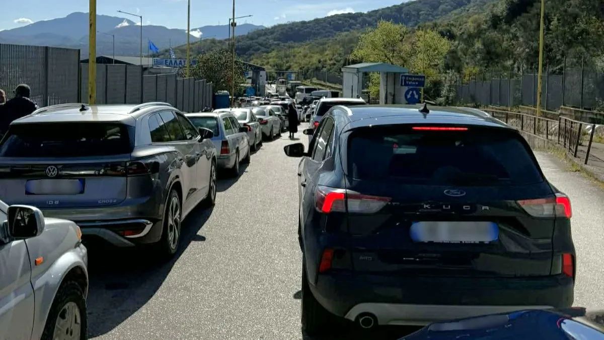 Fluks i lartë në doganën e Kakavijës  radha e automjeteve drejt Greqisë arrin 3 kilometra