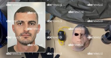 Me eksploziv dhe armë në motomjet/ Ky është personi i arrestuar nga policia, kishte vendosur maskë silikoni (EMRI)