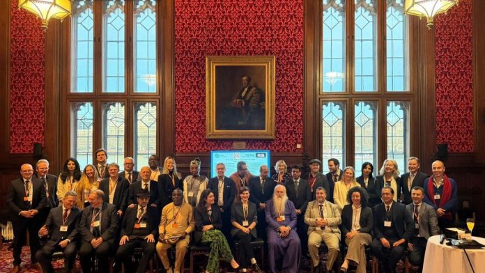 Parlamenti britanik  Feja nuk mund të jetë armë politike