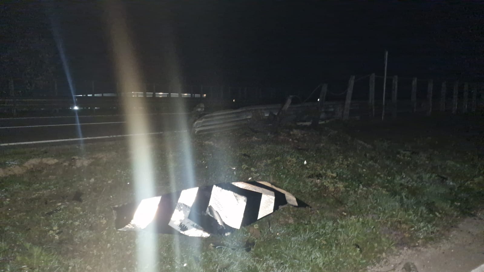 Aksident në autostradën Levan Vlorë  humb jetën një person