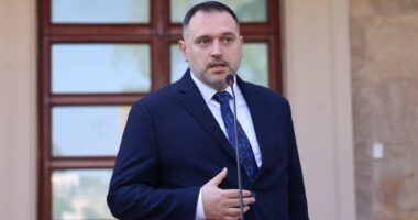 Do të lejohet SHBA të përdorë bazën e Kuçovës për të sulmuar Iranin? Ja si përgjigjet ministri Nufi