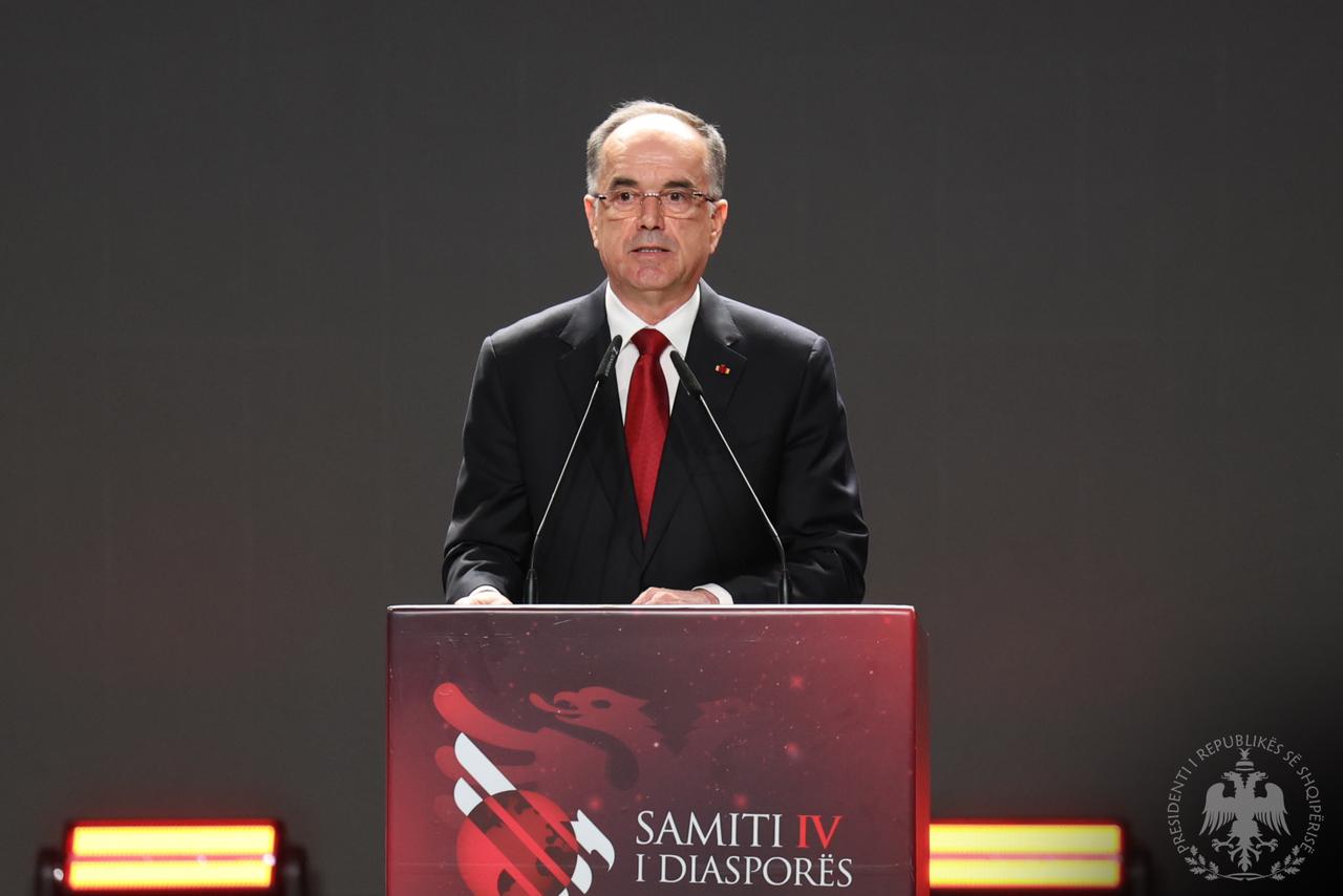 Presidenti Bajram Begaj dekoron personalitete të shquara në Samitin e Katërt të Diasporës në Tiranë