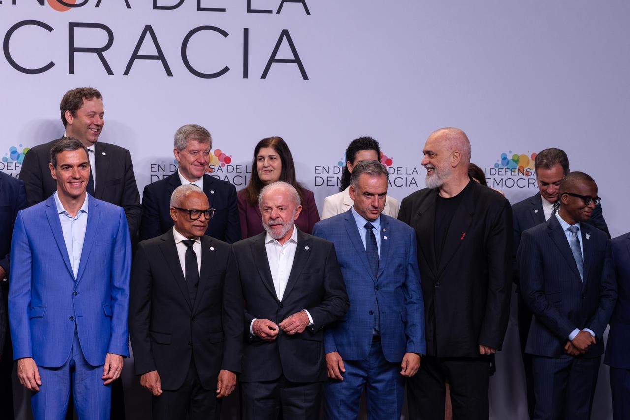 VIDEO FOTO  Samiti i demokracisë në Barcelonë  kryeministri Rama takohet me Sanchez