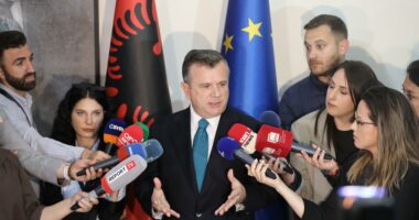 “Thirrje të rinjve t’i bashkohen PS”, Balla: Vendoret? Hyjmë për të fituar në 61 bashki. Nisim dëgjesat për ‘Territorialen’