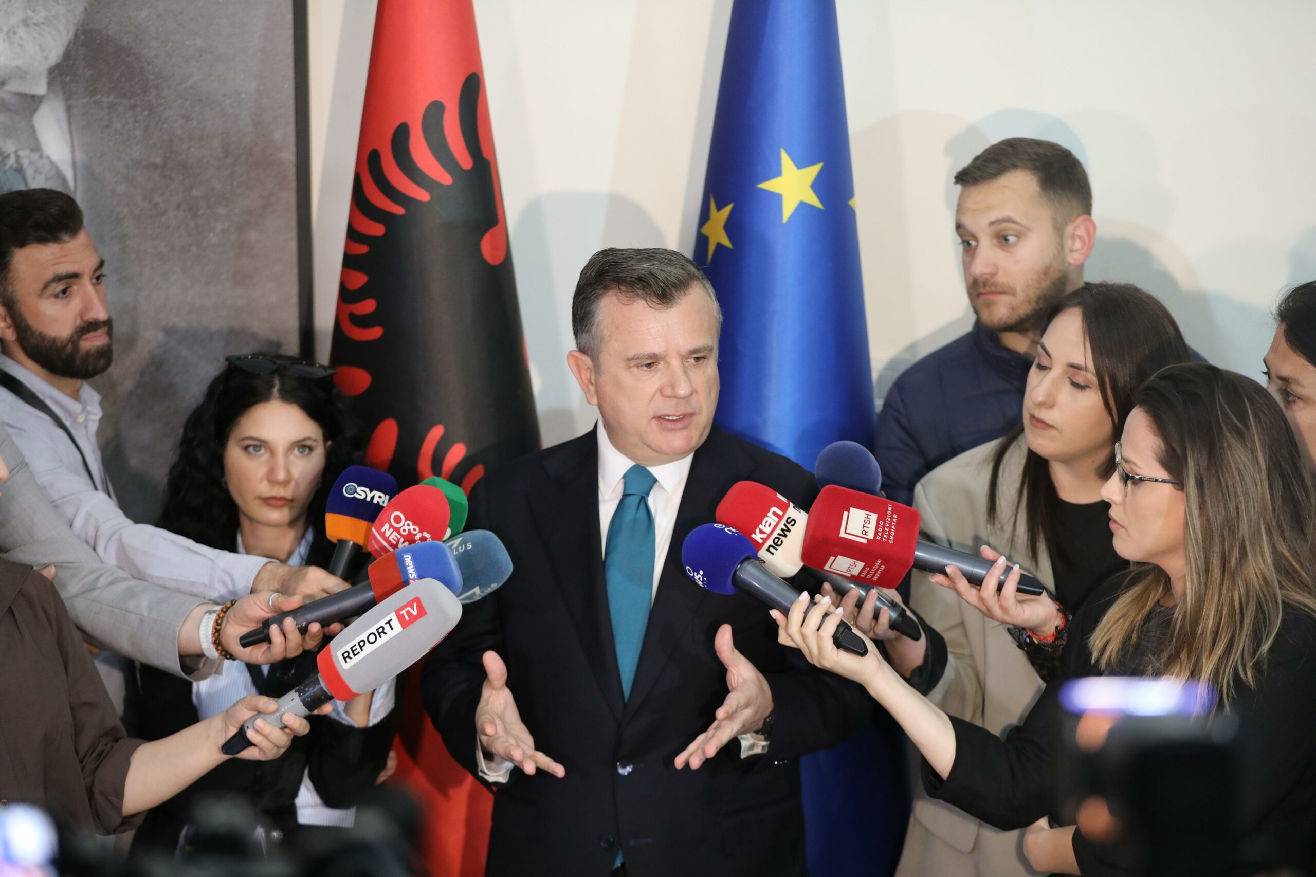 “Thirrje të rinjve t’i bashkohen PS”, Balla: Vendoret? Hyjmë për të fituar në 61 bashki. Nisim dëgjesat për ‘Territorialen’